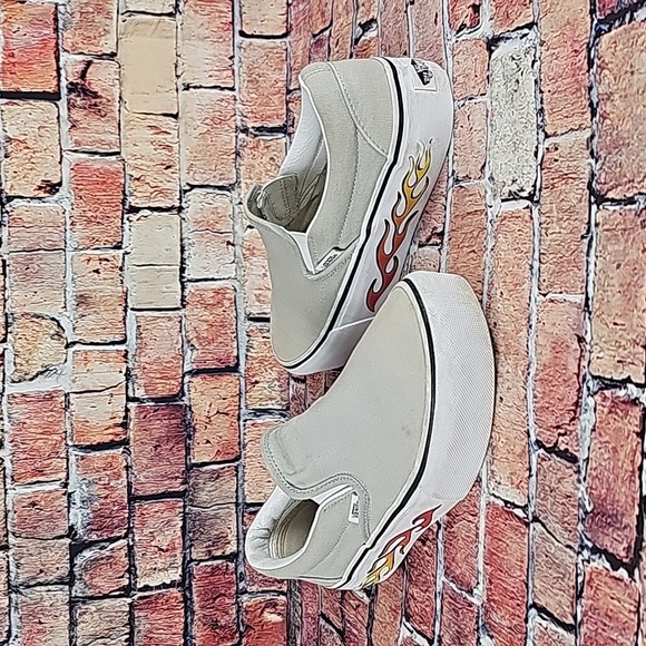 VANS SLIP ON LOWTOPS, WOMANS SIZE 8.5 EUC - Picture 1 of 12